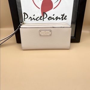 Kate Spade Cream Large Wallet like new